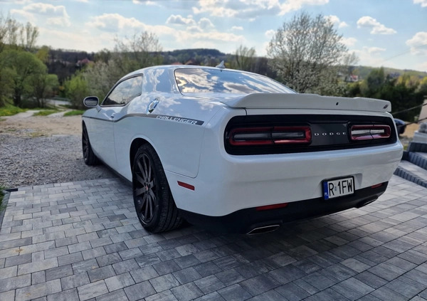Dodge Challenger cena 110000 przebieg: 63200, rok produkcji 2018 z Rzeszów małe 154